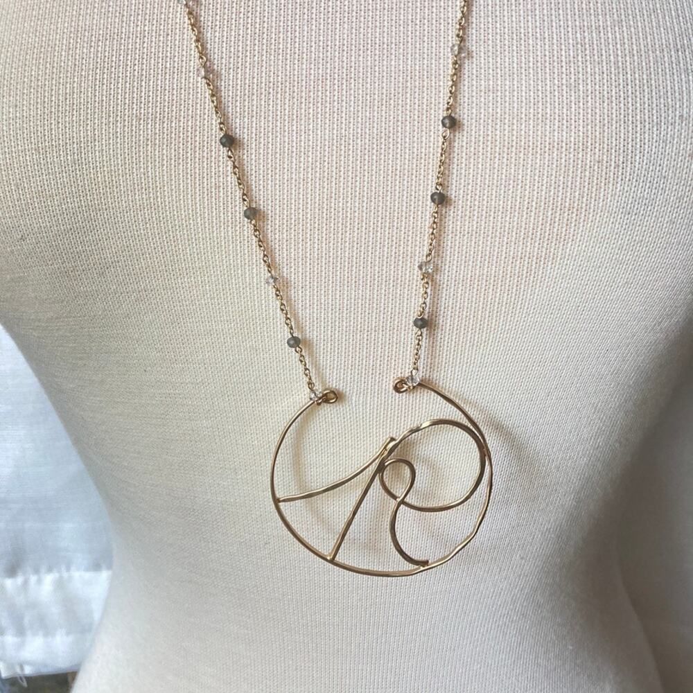 Cursive R openwork gold-tone necklace - Picture 6 of 9
